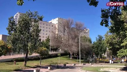 Un paciente ataca con un cuchillo a dos vigilantes de seguridad y a un celador en el Valme