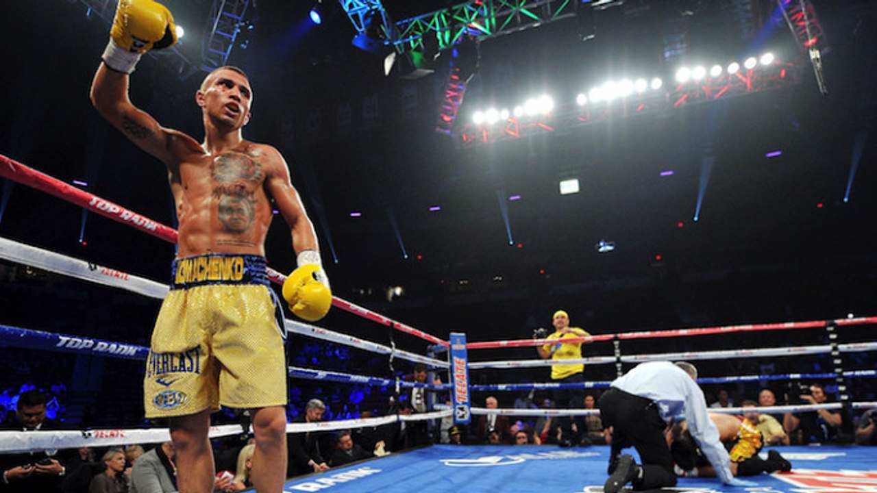 Vasyl Lomachenko zerstört Romulo Koasicha dank seines unglaublichen Positionswechsels