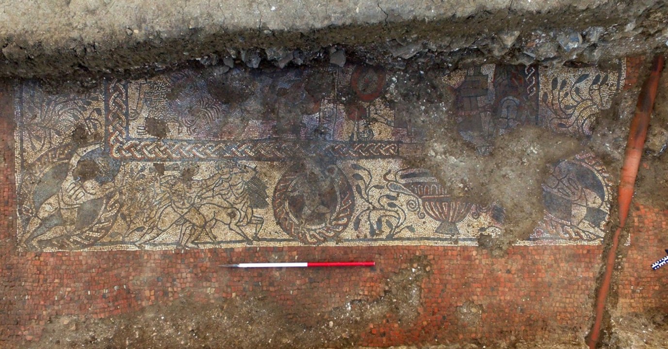 Une mosaïque romaine particulièrement rare sort de terre en Angleterre