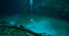 Le cénote Angelita au Yucatan donne l'illusion d'une rivière sous-marine