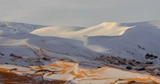 La neige est tombée au Sahara et a recouvert les dunes du désert
