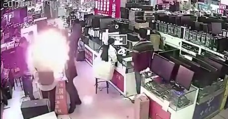 Voilà pourquoi mordre dans une batterie de téléphone est une très mauvaise idée