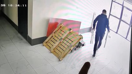 Kiracının, tuttuğu evin eşyalarını çalması güvenlik kamerasında