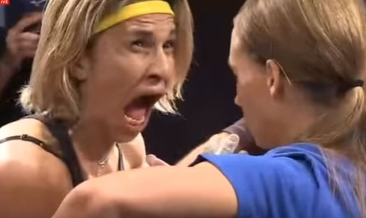 Diese Frau rastet bei den Europa-Meisterschaften im Armdrücken völlig aus