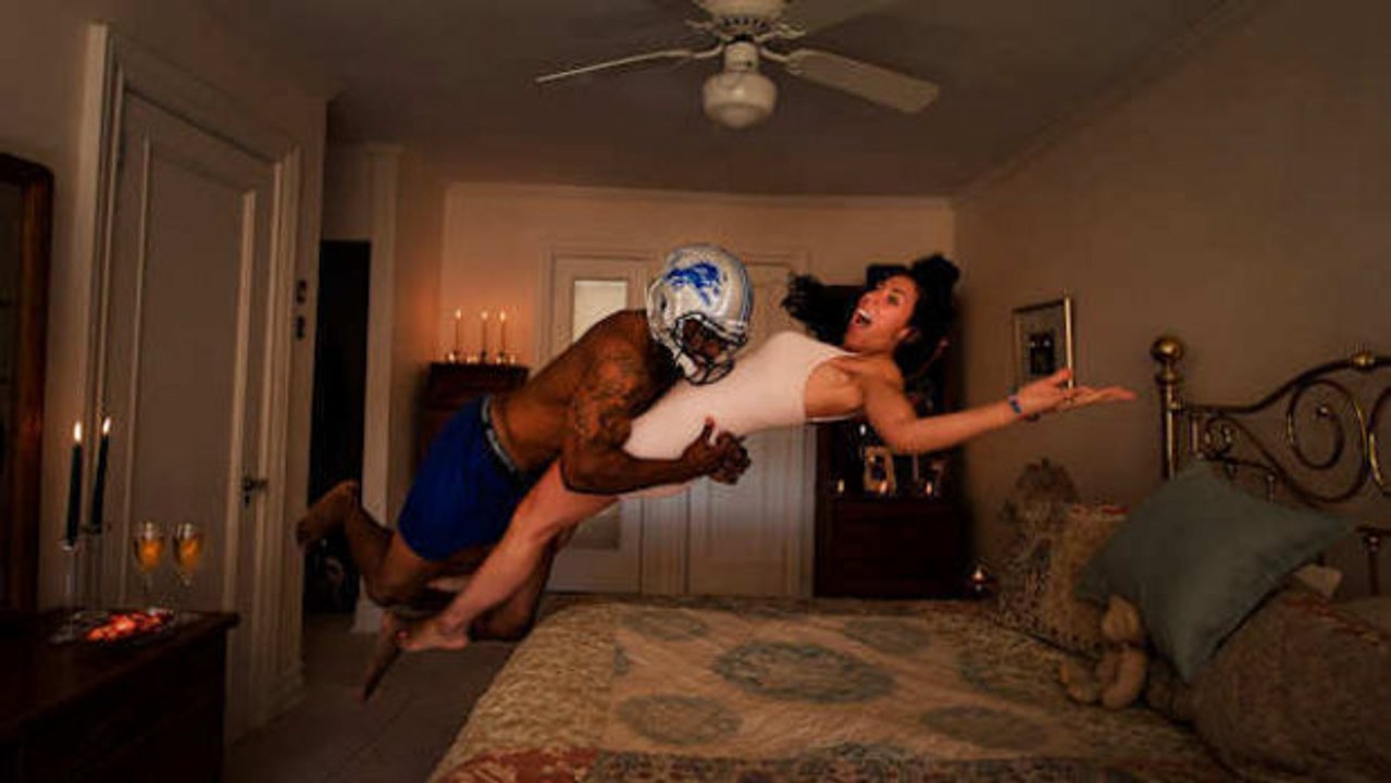 Ein künstler fotografiert sportler in alltäglichen szenen