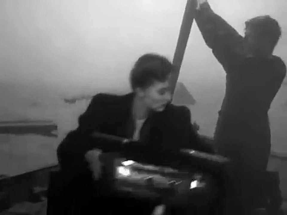 Lifeboat Orijinal Fragman