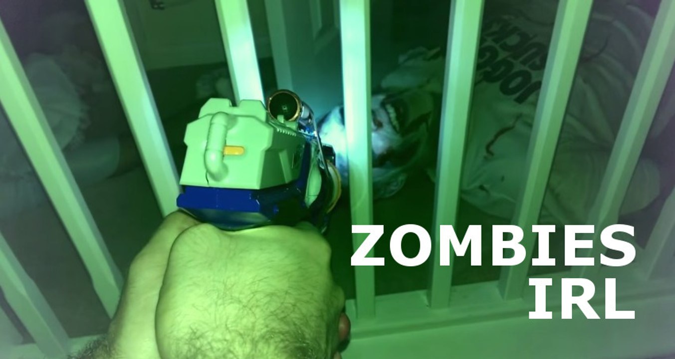 Un fan de jeux d'horreur affronte des zombies dans la vraie vie