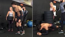 Dieser Mann wiegt 78 Kilo, macht aber eine Plank mit 100 Kilo Gewicht auf dem Rücken