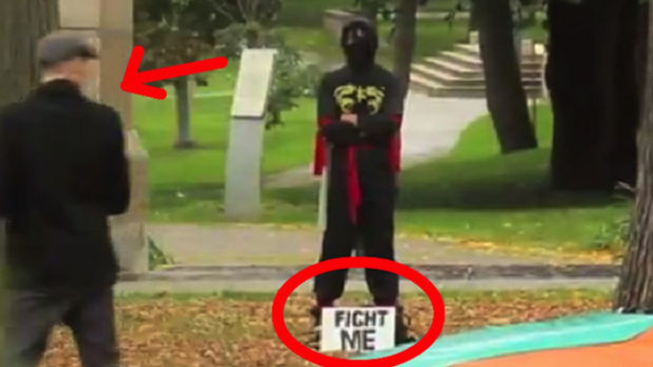Dieser 'Ninja' fortert Menschen auf der Straße zum Kampf heraus