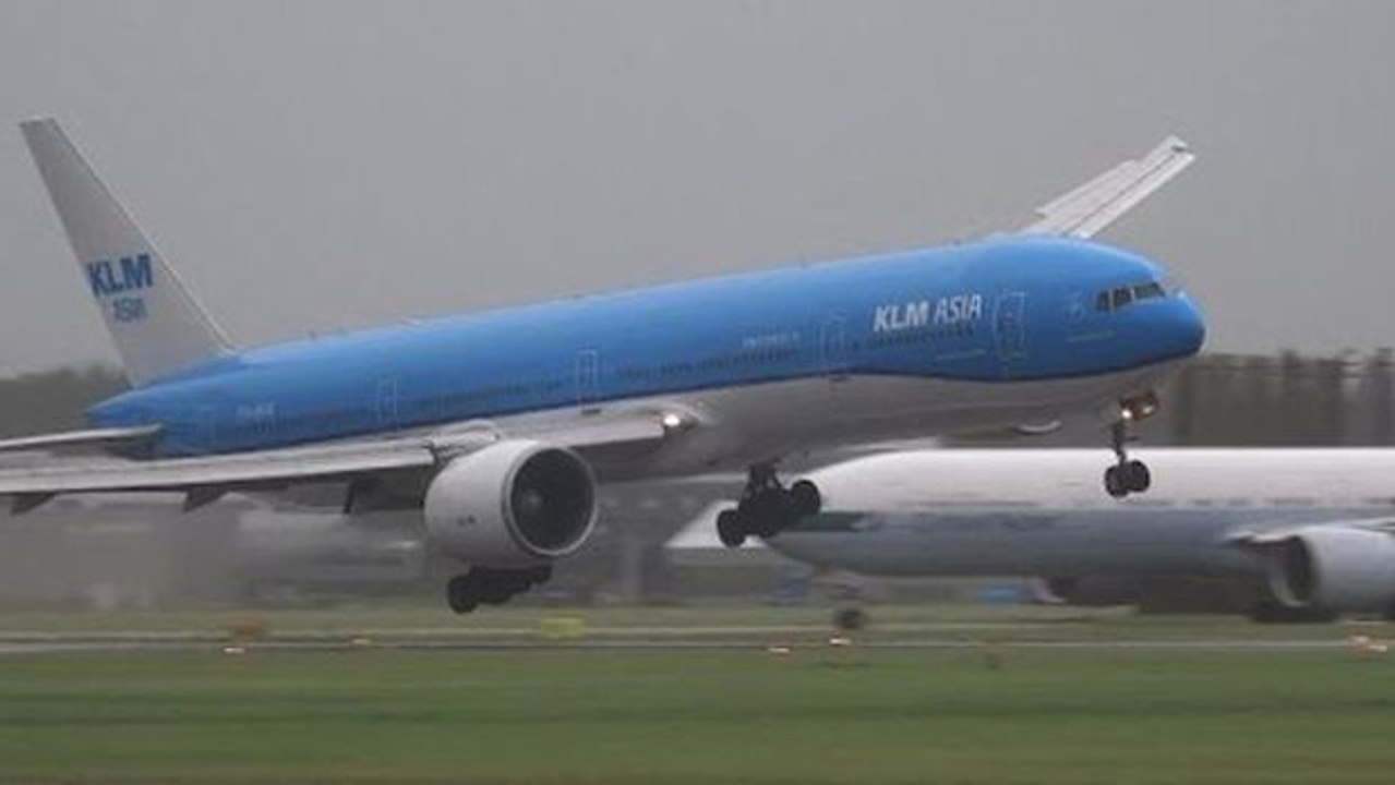 Die gefährliche Landung einer Boeing 777 von KLM an einem stürmischen Tag