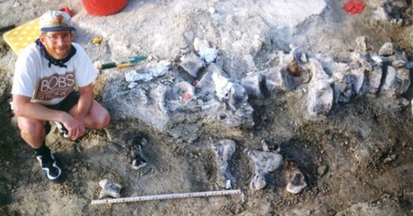 Ceci pourrait bien être la plus grande empreinte de dinosaure jamais découverte