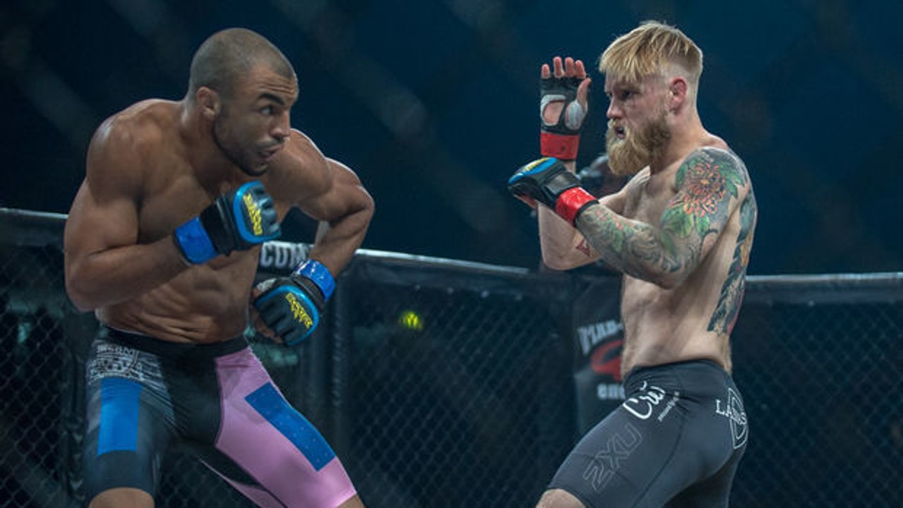 Karl Amoussou schlägt Juho Valamaa K. o.