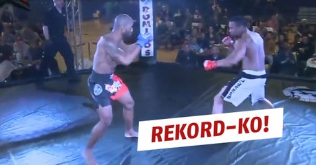Verdammt kurzer Fight: Für einen von diesen beiden Kämpfern ist er gleich vorbei! Nicht ohne Grund...