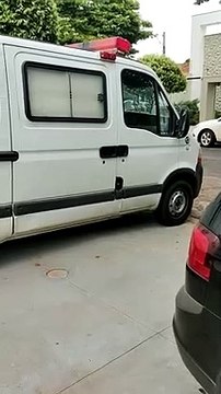 Ambulância carregada com cigarros contrabandeados é apreendida em Ivaté