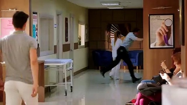 Çakallarla Dans 3: Sıfır Sıkıntı - Klip (3)