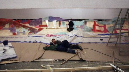 İnsanları Seyreden Güvercin - Kamera Arkası (2)