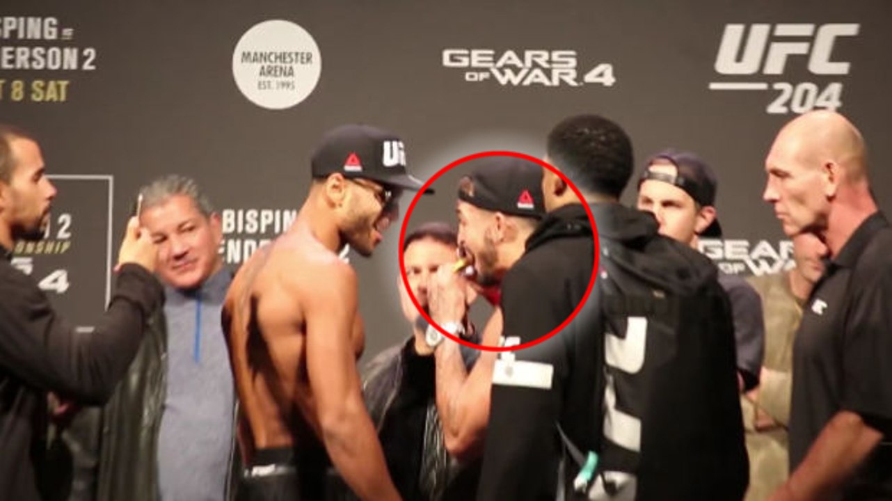 Mike Perry provoziert Danny Roberts... mit einem Stück Schokolade!