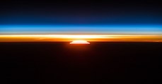 L'astronaute Alexander Gerst capture de magnifiques photos d'un lever de soleil depuis l'espace