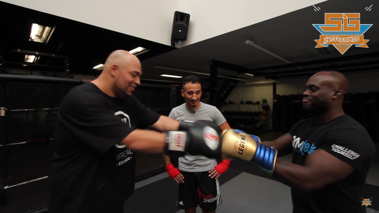 Melvin Manhoef macht einen Youtuber im Schwergewicht fertig