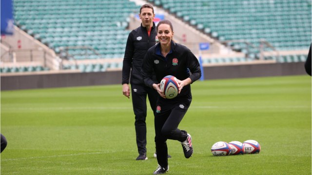 Voici - PHOTO Kate Middleton joue au rugby : les internautes subjugués par son talent caché