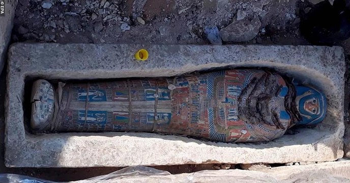 Huit momies vieilles de près de 3000 ans découvertes dans une pyramide égyptienne