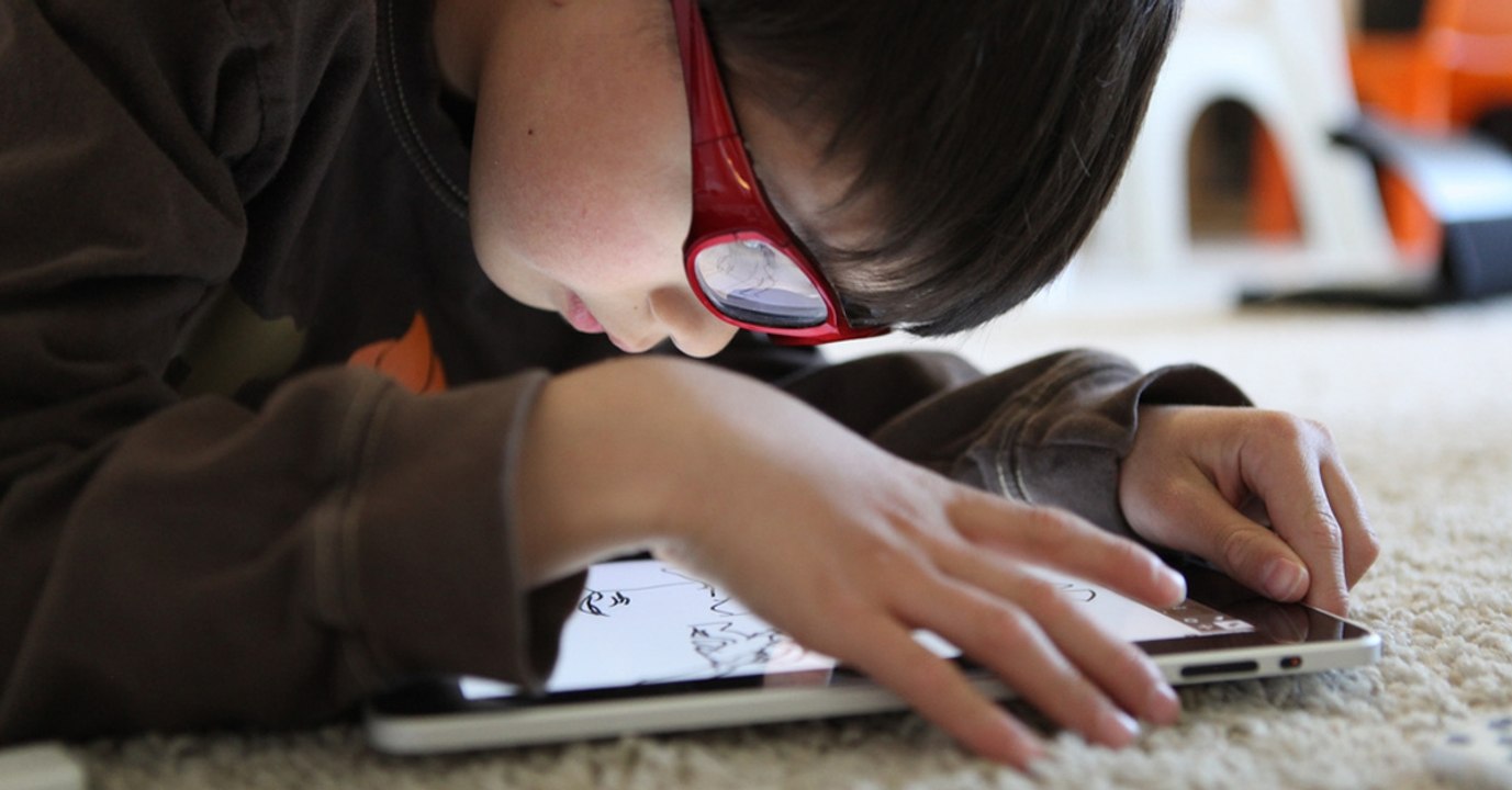 Voilà pourquoi ce n'est pas une bonne idée de donner un écran à un enfant pour le calmer