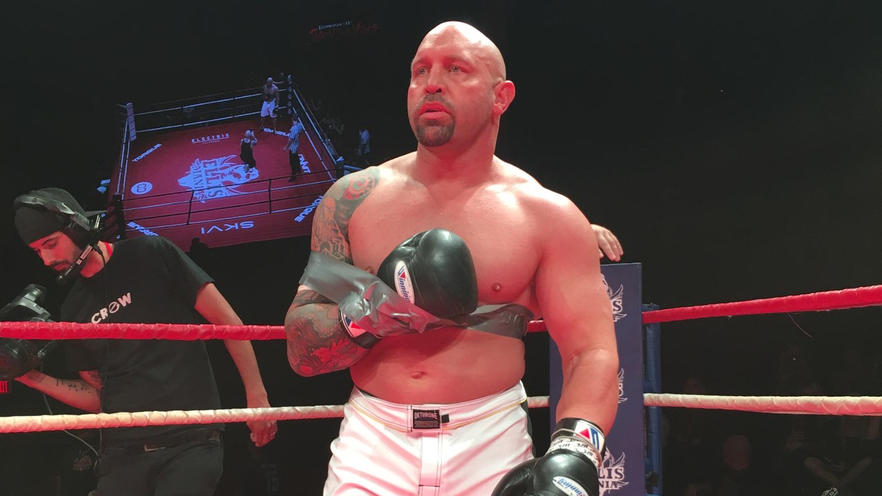 UFC: Shane Carwin kämpft mit nur einem Arm