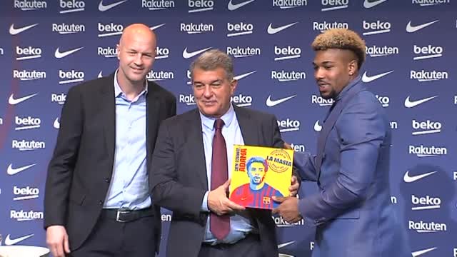 El futuro de Ousmane Dembélé se cuela en la presentación de Adama Traoré