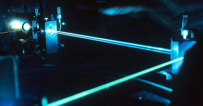 Un laser transmet un message audio à un destinataire sans que personne d'autre ne l'entende