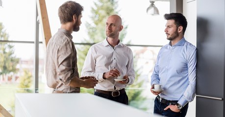 Le café pourrait vous aider à mieux travailler en groupe