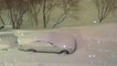 Ein Russe fotografiert abends sein Auto im Schnee. Am nächsten Morgen versteht er die Welt nicht mehr