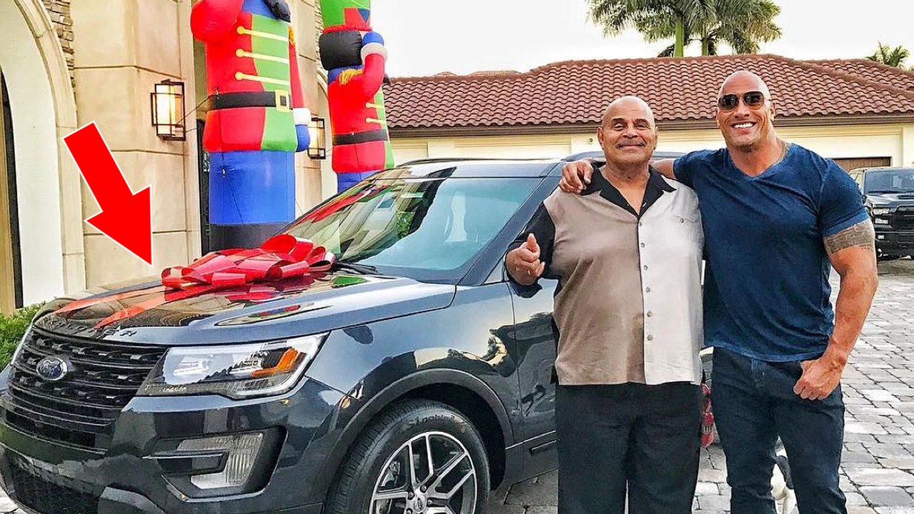 Das steckt wirklich hinter dem Geschenk von The Rock für seinen Vater!