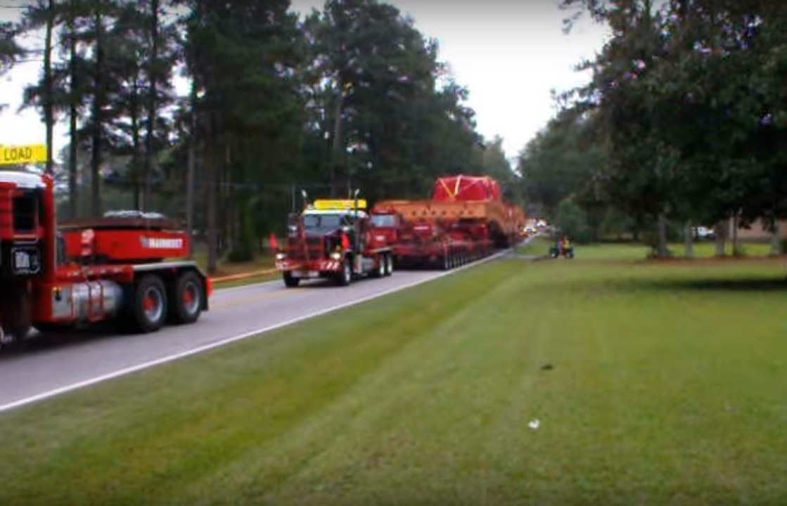 Riesiger Generator sorgt für Mega-Schwertransport auf der Autobahn