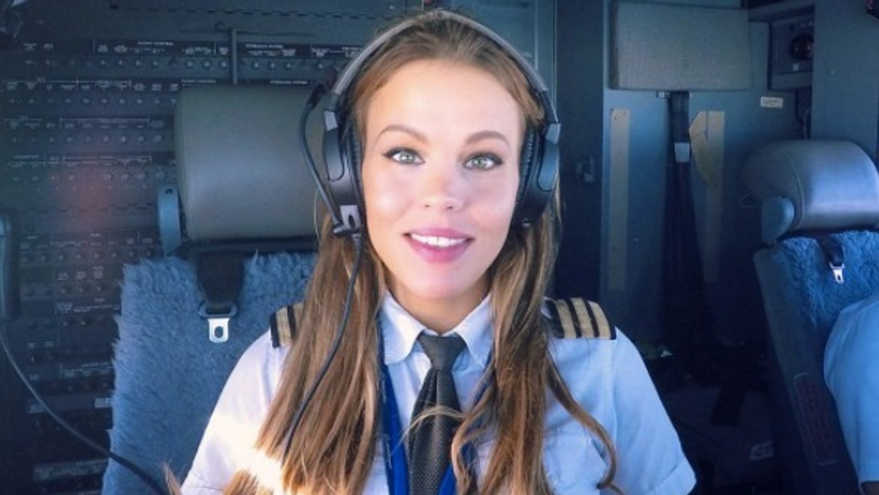 Mit ihren besonderen Fotos geht die schönste Pilotin der Welt viral