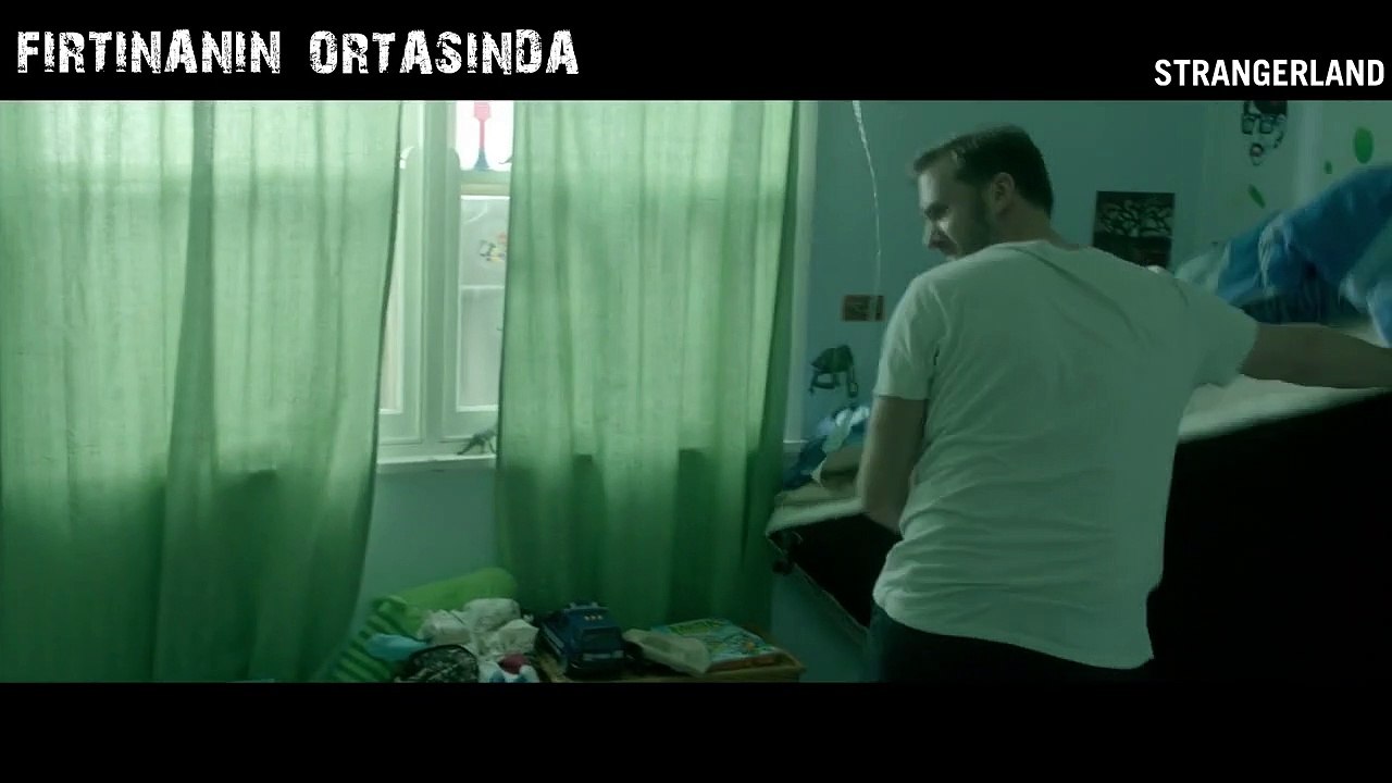 Fırtınanın Ortasında - Türkçe Altyazılı Klip 2