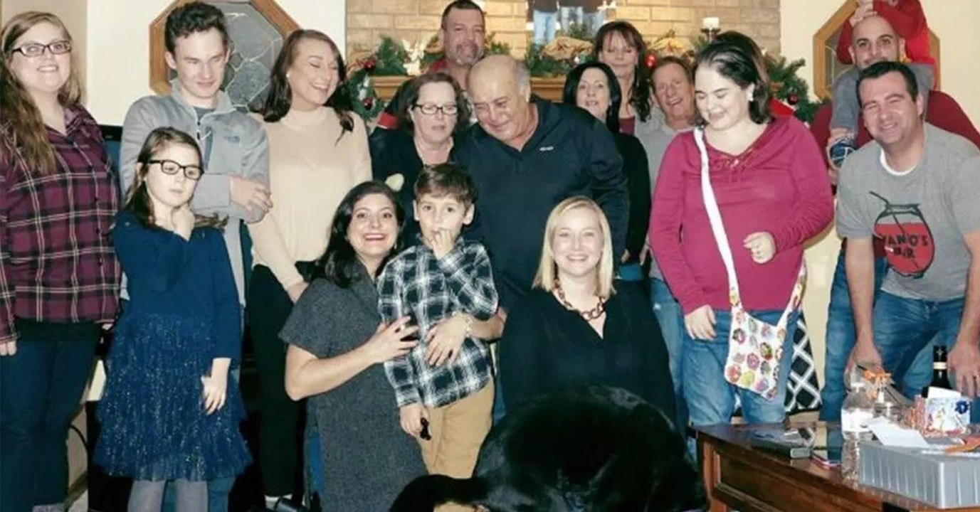 Ein Detail ruiniert dieses Familienfoto: Könnt ihr’s entdecken?