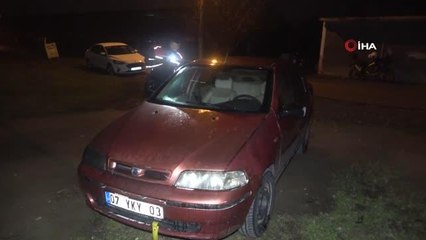 Polisin 'dur' ihtarına uymayan 2 kişi aracı terk edip kaçtı