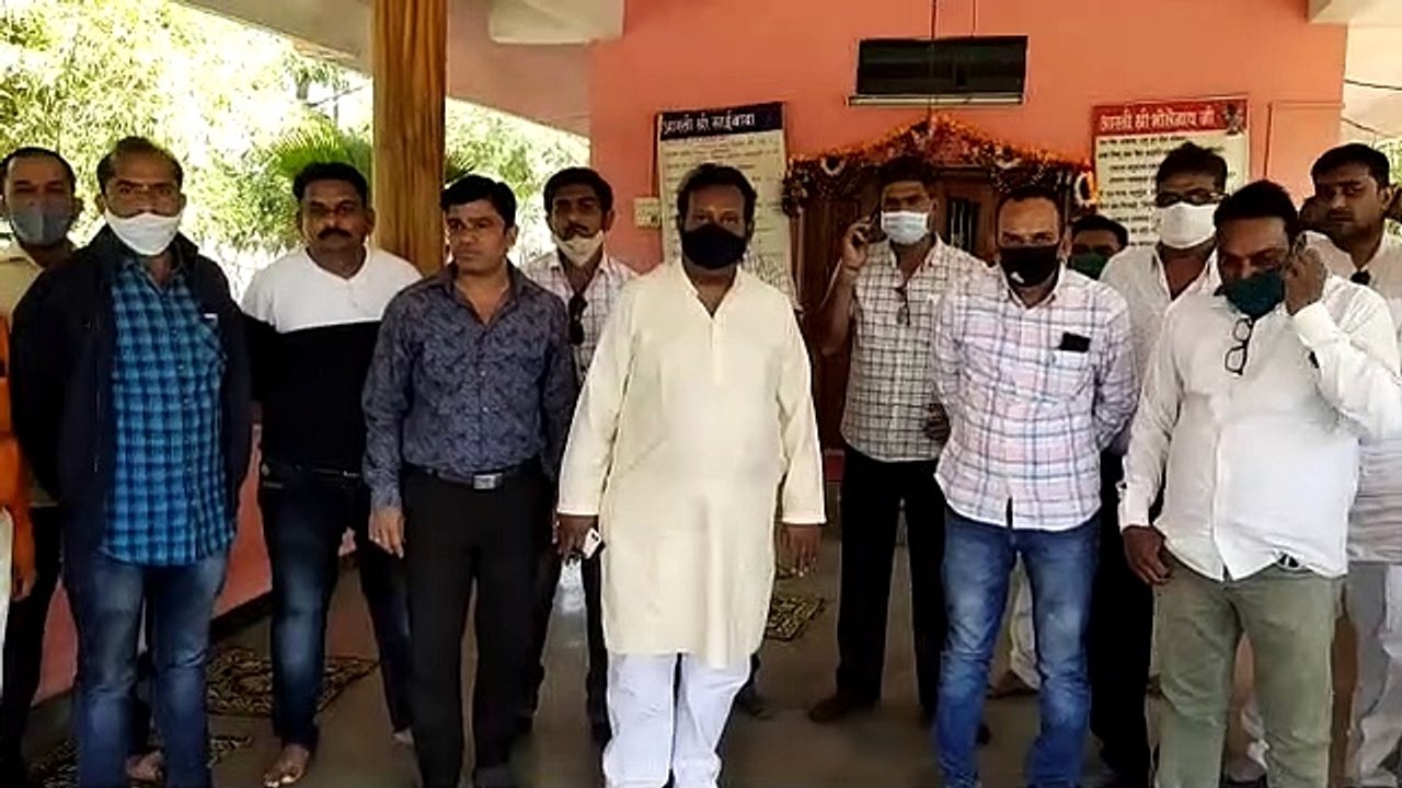 Fertilizer shopkeepers went on strike in protest against the action of the administration