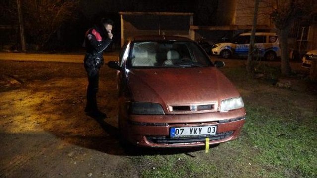 'DUR' İHTARINA UYMAYIP OTOMOBİLİ BIRAKIP KAÇTILAR