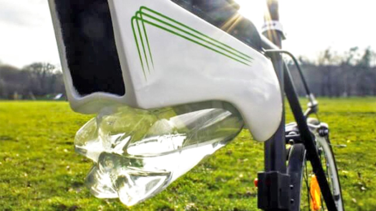 Diese Flasche verwandelt Luft in Trinkwasser