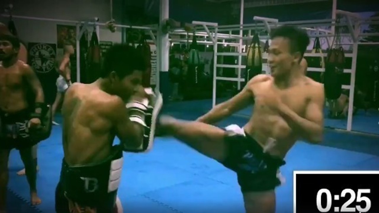 Muay-Thai-Profi schafft extrem viele Tritte in 40 Sekunden