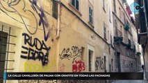 La calle Cavallería de Palma con grafitis en todas las fachadas