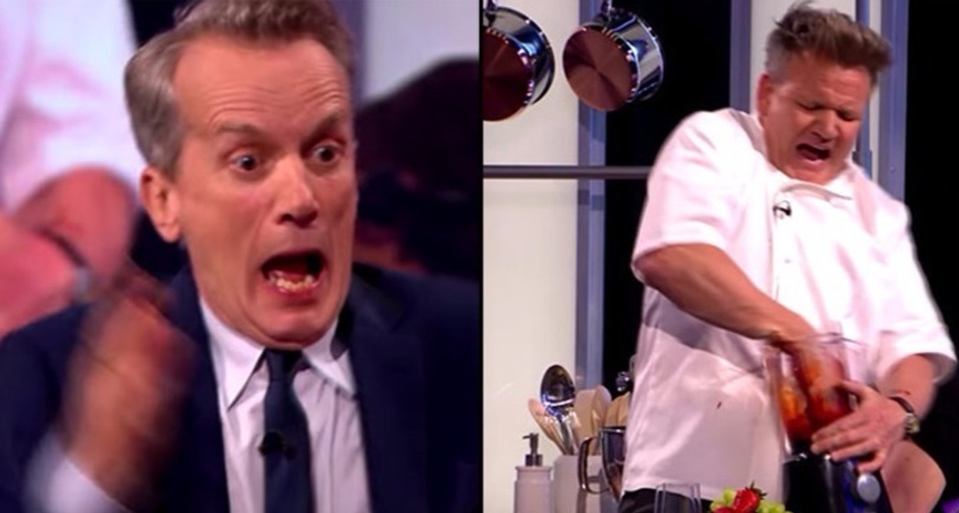 TV-Koch greift mit der Hand ins Gerät: Doch dann geht der Mixer an!