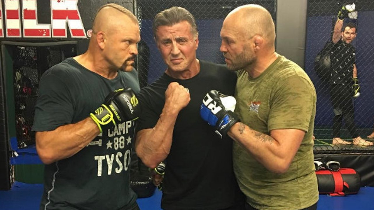 Wenn Stallone der Kampfrichter von Randy Couture und Chuck Liddell ist, dann kommt DAS geniales dabei heraus!