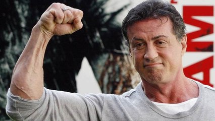 Descargar video: Sylvester Stallone verrät, wer aktuell der beste Coach der Welt ist! Und ihr kennt ihn alle!