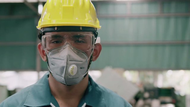 Coronavirus : les gestes barrières que les Français comptent adopter ou non à Noël