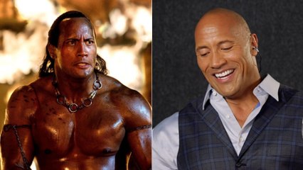 The Rock kommentiert seine erste Filmrolle...Seine Reaktion zu den Stunts ist einfach genial!