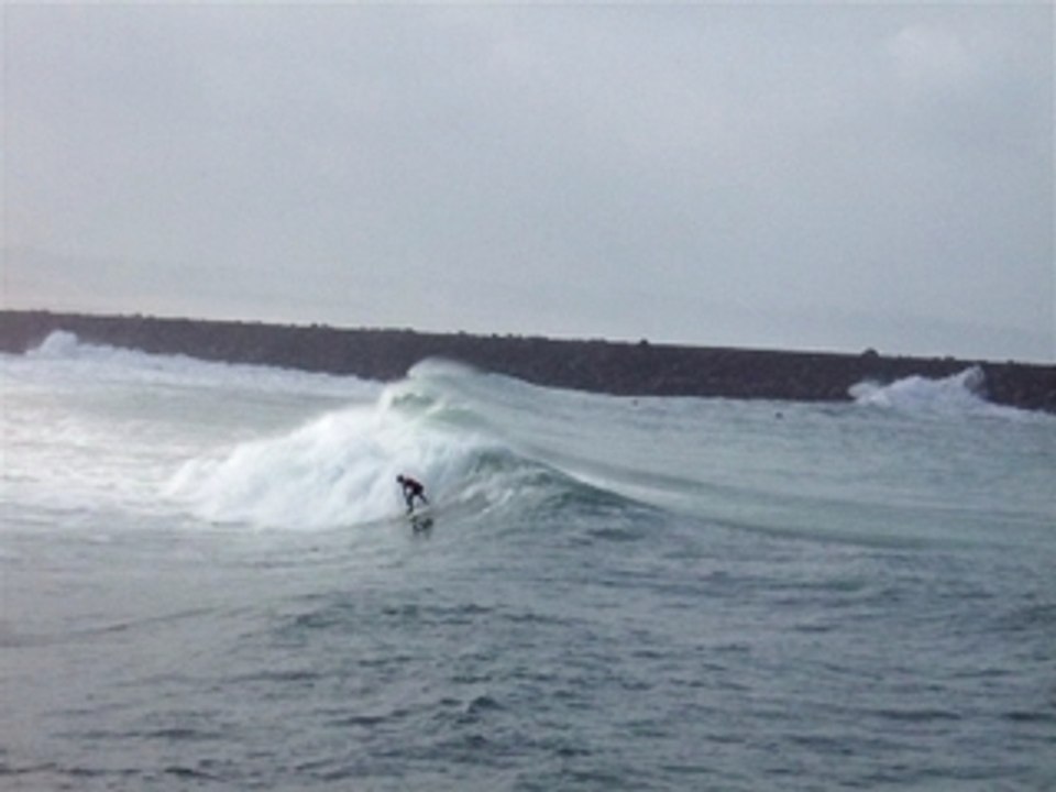Johanni surfe à Bayonne 3
