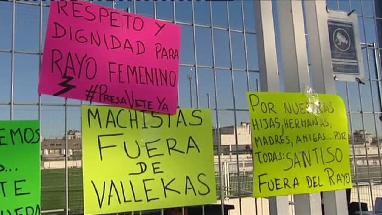 El Rayo Vallecano acepta las disculpas de su entrenador y le mantiene en el cargo pese a la indignación de la afición