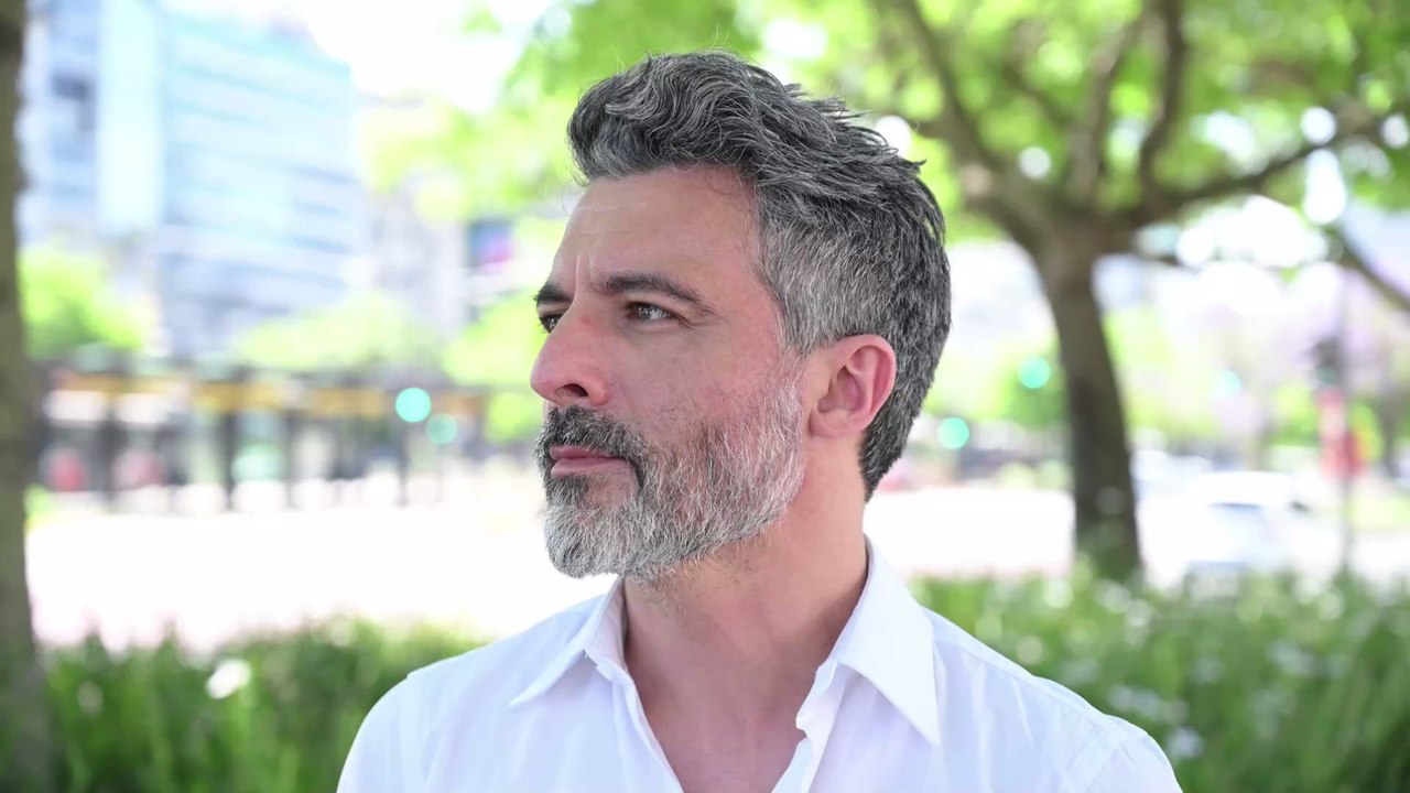 Cheveux gris : comment peuvent-ils retrouver leur couleur d’origine ?